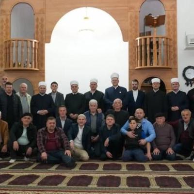 Tri decenije služenja vjeri: Džemat Ljubijankići darovao imamu Crnkiću i hanumi Umru