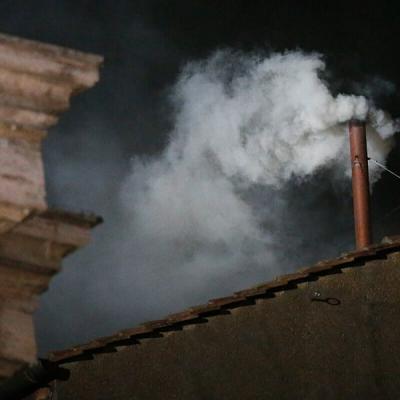 Kako izgleda izbor novog pape: Osamljivanje kardinala, zatim bijeli dim i &quot;Habemus Papam&quot;