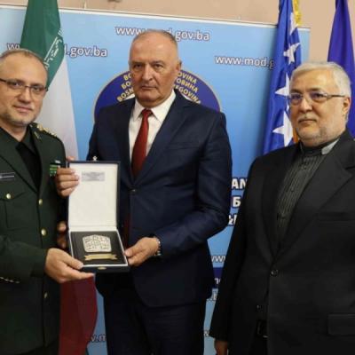 SASTANAK HELEZA I IRANACA NI PO ČEMU NIJE BIO SPORAN: &quot;Vojna saradnja&quot; kao proizvod manipulacije SNSD-ovih kadrova u ministarstvu i histerije hrvatskih medija!