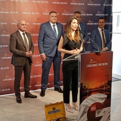 SIT GLADNOG NE RAZUMIJE: Dodik i njegov režim donose helikopterima nova stara obećanja na jug RS (VIDEO)