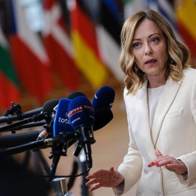 GNUSNO, SKANDALOZNO, ODVRATNO: Vučićev &quot;Informer&quot; italijansku premijerku predstavio kao seksualni objekt!