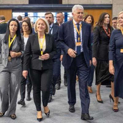 Čović na Kongresu EPP-a: HDZ nastavlja graditi evropski put Bosne i Hercegovine Čović na Kongresu EPP-a: HDZ nastavlja graditi evropski put Bosne i Hercegovine