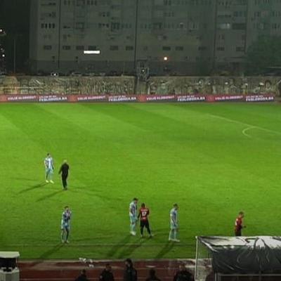 Igrači Slobode izašli s terena, nezadovoljni suđenjem Miloša Gigovića Igrači Slobode izašli s terena, nezadovoljni suđenjem Miloša Gigovića