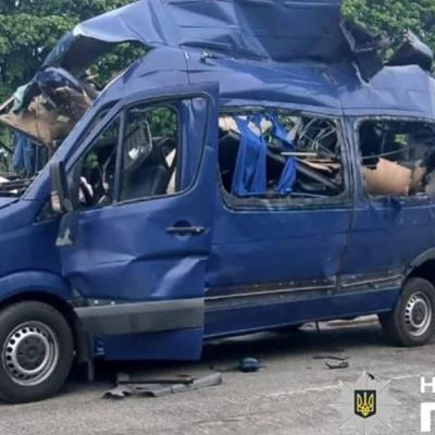 Rusija nakon pregovora nastavila krvavi pir: Dronovima napadnut putnički kombi u Ukrajini, poginulo devet civila Rusija nakon pregovora nastavila krvavi pir: Dronovima napadnut putnički kombi u Ukrajini, poginulo devet civila