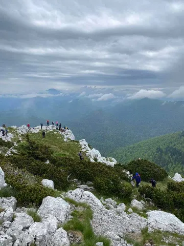 Bosanski Petrovac, O&scaron;trelj i priroda zapadne Bosne