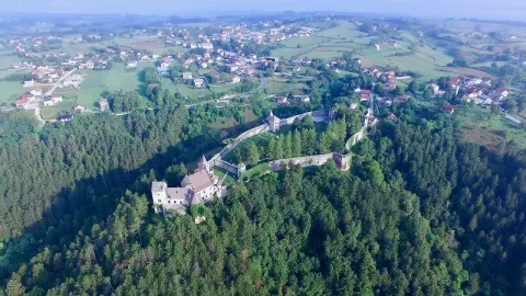 Stari grad Ostrožac kod Cazina, jedan od najpoznatijih starih gradova u Krajini