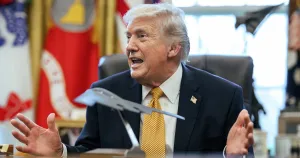 Trump razmatra vojne operacije protiv Irana, bijesan zbog pregovora o Hormu&scaron;u