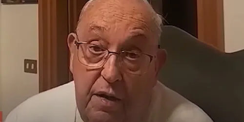 Vatikan objavio do sada neviđeni snimak pape Franje: Neformalna odjeća i emotivna poruka