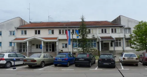 Dvije firme ponudile iste pi&scaron;tolje, obje ne ispunjavaju uslove, no MUP je odabrao skuplju?!