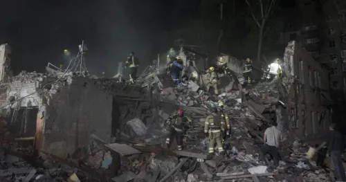 Rusi dronovima i raketama napali Kijev i Harkiv: Ljudi pod ru&scaron;evinama