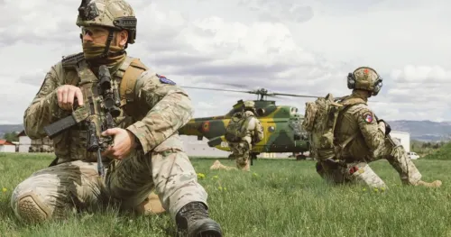 EUFOR intenzivira aktivnosti: Vježbali "brzo uže" uz uče&scaron;će vojnika i helikoptera