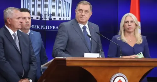 Dodik odmah na&scaron;ao novi posao Vi&scaron;koviću: "Nemamo nikakvu aferu. Vodi se rat protiv RS-a"