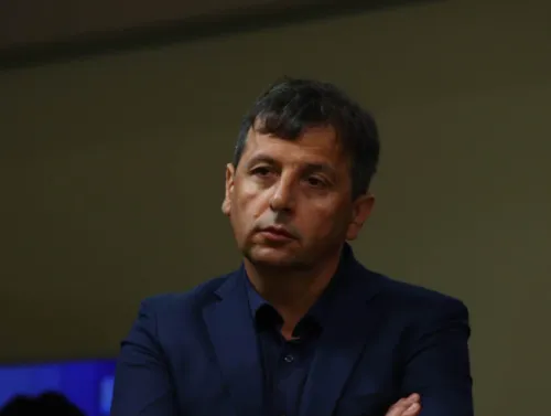 VUKANOVIĆ 'ZALUPIO VRATA' JELENI TRIVIĆ: &bdquo;Sa svima mogu za isti sto, ali s njom ne! Stanivuković joj je obećao fotelju koju nikad neće dobiti!&ldquo;