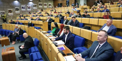 Čeka li nas jo&scaron; jedna maratonska sjednica? U Domu naroda fokus na Zoranu Kre&scaron;iću