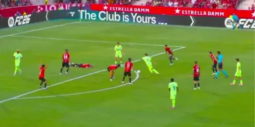 Barcelona postigla gol dok je protivnički igrač nakon udarca u glavu osam sekundi nepomično ležao