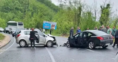 U saobraćajnoj nesreći ima te&scaron;ko povrijeđenih, saobraća se jednom trakom