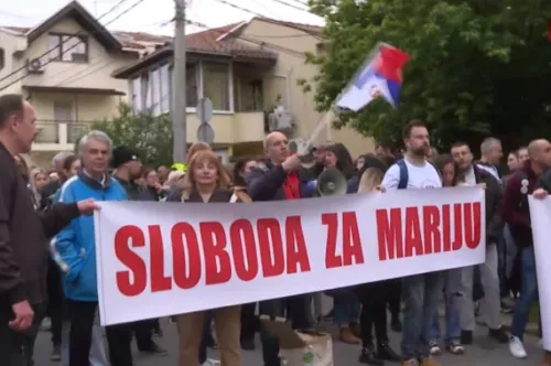 "RIZIKUJE ŽIVOT U IME PRAVDE": Najavljen protest podr&scaron;ke pritvorenoj profesorici Vasić