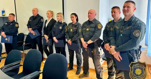 U Federalnoj upravi policije unaprijeđeno 18 policijskih službenika