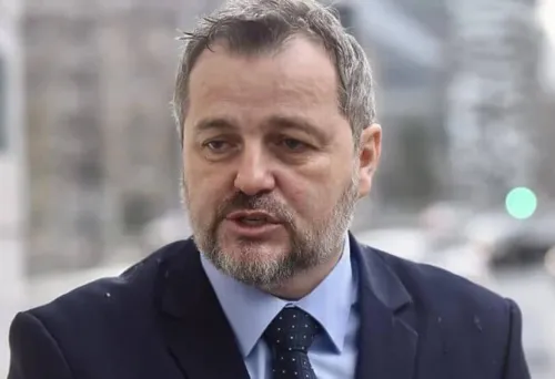 NES-ova principijelnost na ispitu: Kako se brani država, ali samo kad odgovara