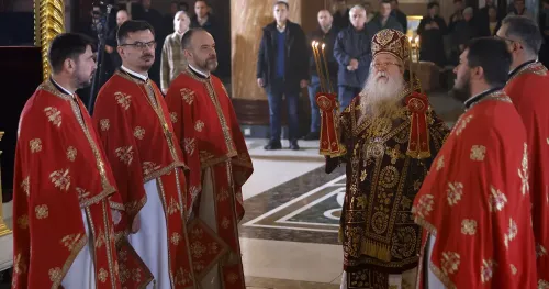 Poruke mira, nade i zajedni&scaron;tva: Služena božićna liturgija u Sabornoj crkvi u Sarajevu