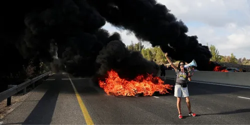Hiljade ljudi iza&scaron;lo na ulice &scaron;irom Izraela, blokirane i autoceste: Traže kraj rata