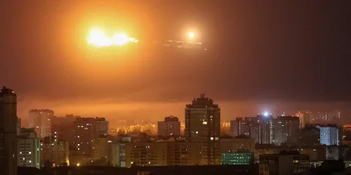 Stanovnike Kijeva probudio žestok ruski napad: Devet osoba poginulo, brojne zarobljene pod ru&scaron;evinama