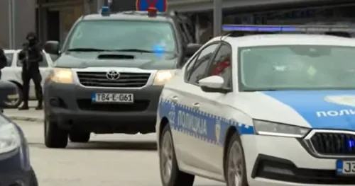 Dodik napustio zgradu Vlade RS u Istočnom Sarajevu, podigao tri prsta