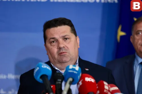 STEVANDIĆ OSUDIO PALJENJE AUTOMOBILA POSLANIKA NSRS-a AMIRA HURTIĆA: "RS mora ostati demokratsko i odgovorno dru&scaron;tvo"