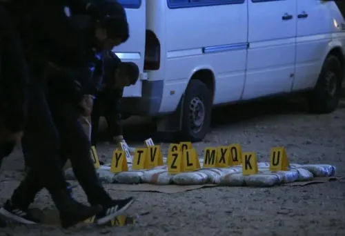 Velika Kladu&scaron;a: U pretresima pronađeno vi&scaron;e od kilogram heroina, kokain i automatsko oružje