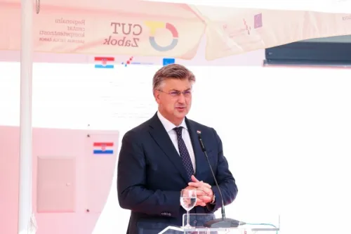 PLENKOVIĆ PORUČIO IZ TIRANE: "Ako Rusiji pripadne ukrajinski teritorij to znači da 'jači kvači' i smrt međunarodnog prava..."