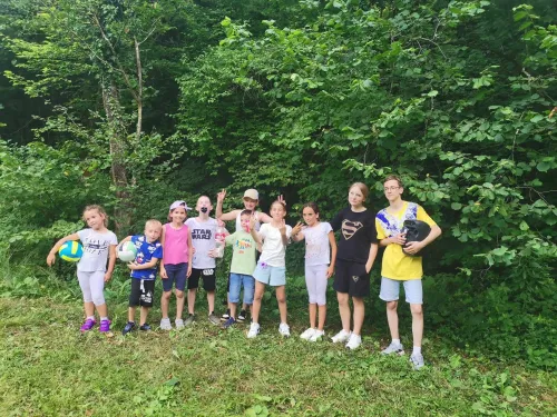 Deset godina uspjeha: KBV BUDO Cazin obilježio jubilej druženjem u prirodi | Cazin.NET