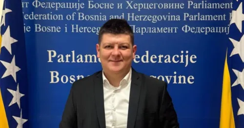 Usvojena mi je incijativa, u javnom sektoru će se raditi 11 sati manje za iste plate