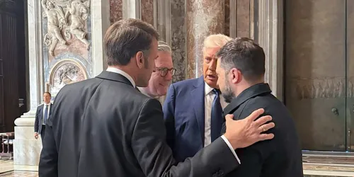 Čitačica s usana otkrila kako je Trump saopćio Macronu da ne treba biti na sastanku njega i Zelenskog