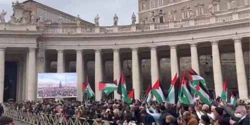 Veliki broj palestinskih zastava na sahrani pape Franje: Nije zaboravljena njegova borba za narod Gaze
