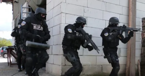 SIPA od jutros u akciji: U toku pretresi stambenih i poslovnih objekata