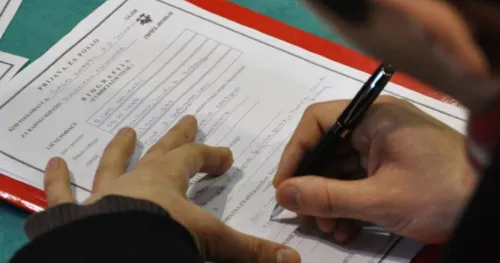 Uhljebljavanje u BiH: Za posao i dalje važnija stranačka knjižica od CV-a
