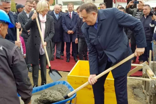 OVO JE SPOMENIK PROPALOJ EKONOMSKOJ POLITICI MILORADA DODIKA: Upravo je akumulirani gubitak kompanije dostigao vrtoglavih 963 miliona KM!