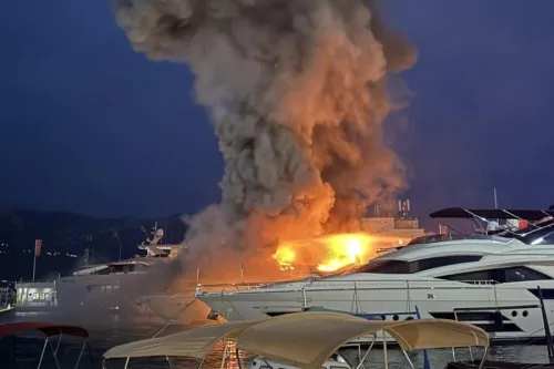 KO JE CRNOGORSKI BIZNISMEN ČIJA JE JAHTA IZGORJELA U BUDVI: Privođen zbog otmice, sin mu osuđivan za poku&scaron;aj ubistva...