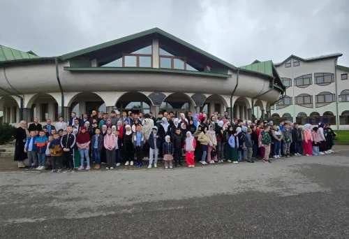 Mektebski ponos Cazina: Djeca znanjem i kiraetom obasjala Medresu &ldquo;Džemaludin-ef. Čau&scaron;ević&rdquo;