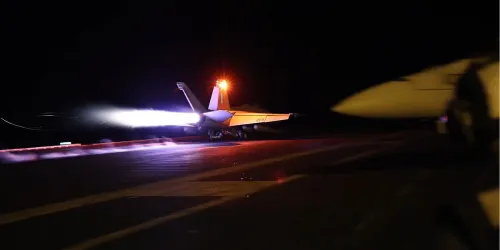 U sinoćnjim zračnim udarima američkih snaga u Jemenu poginulo osam ljudi, Huti odgovorili lansiranjem rakete