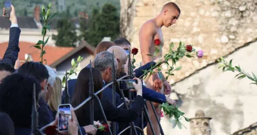 Skok sa Starog mosta uoči konferencije "MOSTAR 2025: Dijalog za budućnost"