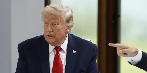 Trump: Obama je podmitio Iran avionom punim ke&scaron;a, ako prekr&scaron;e dogovor bacit ćemo im bombe na glave