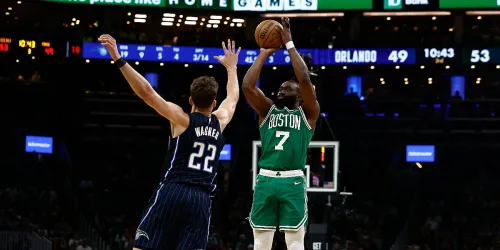 Boston i Cleveland poveli sa 2-0 protiv Orlanda i Miamija, Houston izjednačio protiv Golden Statea