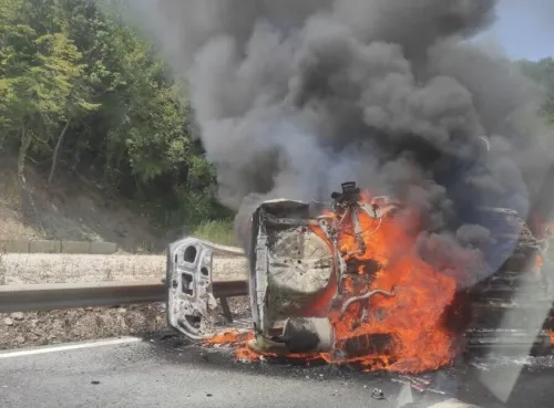 Potresno svjedočanstvo: Dok su svi snimali, on je spasio dva mlada života | Cazin.NET