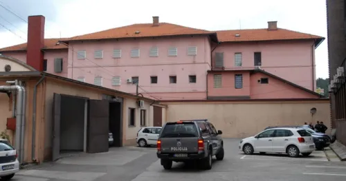 Pritvorenik koji je jučer izvr&scaron;io samoubistvo u KPZ Tuzla bio je osumnjičen za provalu u pet džamija