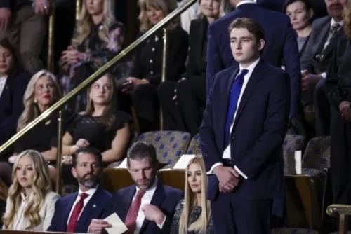 UKRAO SHOW: Visok, povučen i sve sličniji ocu, povratak Trumpovog sina sve iznenadio (FOTO)