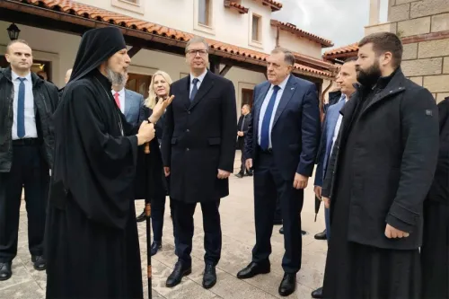 DOČEKAO GA DODIK: Vučić prisustvovao svečanosti povodom otvaranja bolnice