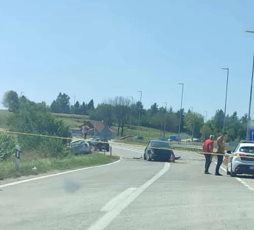Te&scaron;ka nesreća u Cazinu: &ldquo;Saobraćaj blokiran, policija na terenu&rdquo; | Cazin.NET