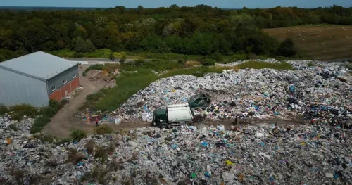 Ilegalna deponija ugrožava zdravlje građana: Nijedna norma iz plana nije ispunjena
